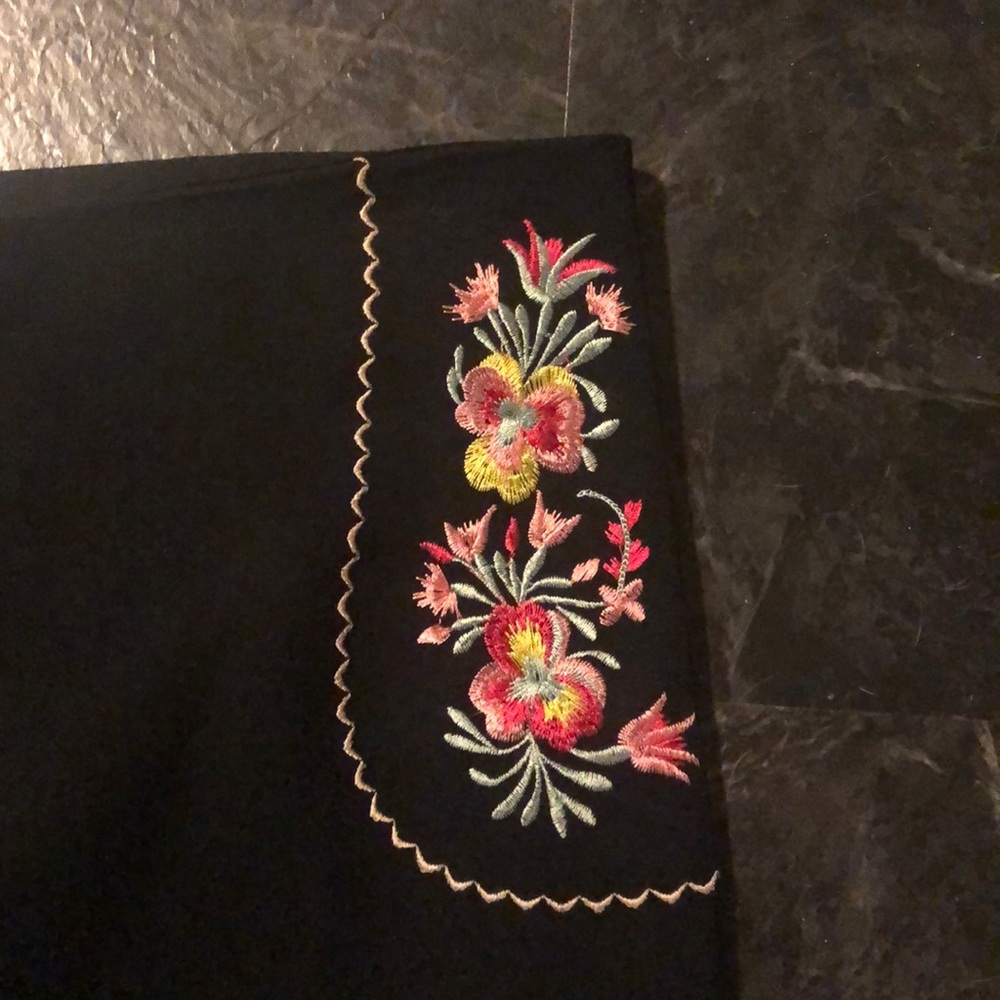 Embroidered Capri pants - Picture 2 of 6